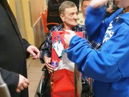 Rozdanie paczek mieszkańcom Bytomskiego Centrum Wsparcia, 23.12.2025